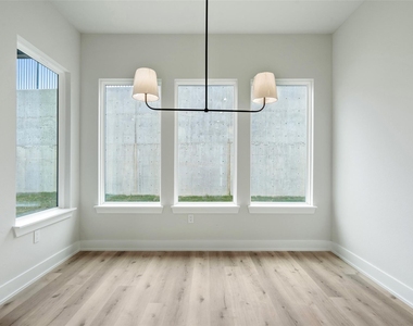 2709 Bristol Dr - Photo Thumbnail 4