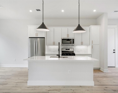 2709 Bristol Dr - Photo Thumbnail 1