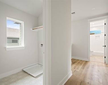 2709 Bristol Dr - Photo Thumbnail 8