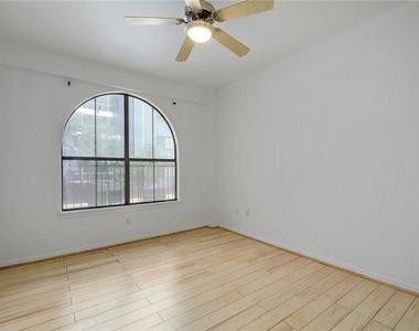 2505 San Gabriel St - Photo Thumbnail 7