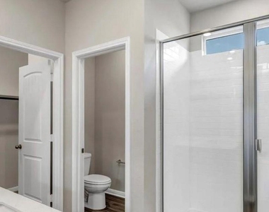 400 Barton Creek Ln - Photo Thumbnail 6