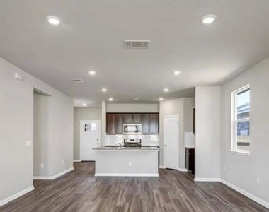 400 Barton Creek Ln - Photo Thumbnail 3