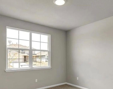 400 Barton Creek Ln - Photo Thumbnail 1