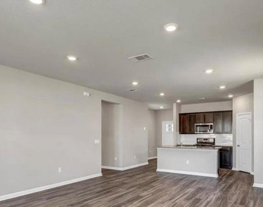 400 Barton Creek Ln - Photo Thumbnail 5