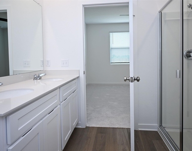 261 Elk Ave - Photo Thumbnail 21