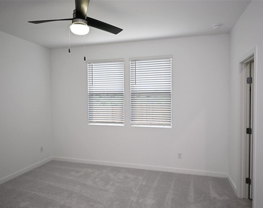 261 Elk Ave - Photo Thumbnail 14