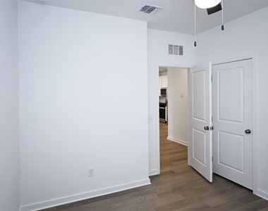 261 Elk Ave - Photo Thumbnail 23