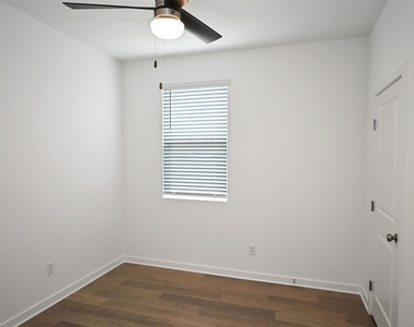 261 Elk Ave - Photo Thumbnail 25