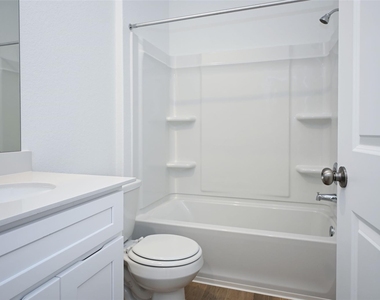 261 Elk Ave - Photo Thumbnail 24