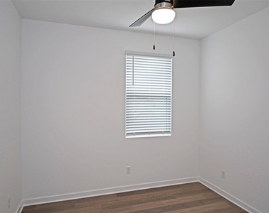 261 Elk Ave - Photo Thumbnail 22