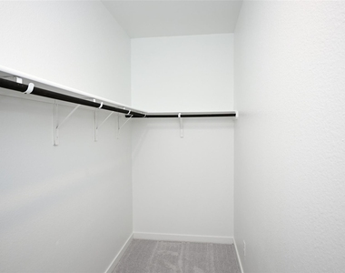 261 Elk Ave - Photo Thumbnail 17