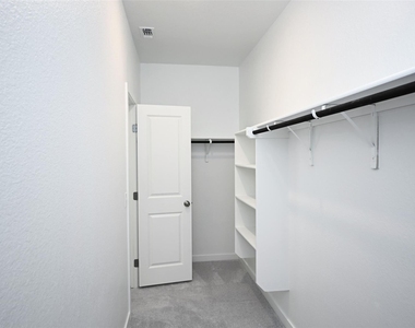 261 Elk Ave - Photo Thumbnail 18