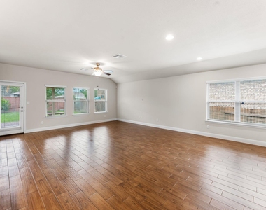 1104 Chad Dr - Photo Thumbnail 15