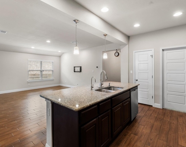 1104 Chad Dr - Photo Thumbnail 12