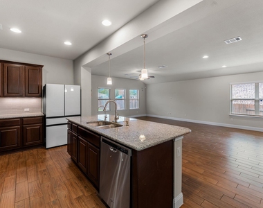 1104 Chad Dr - Photo Thumbnail 11
