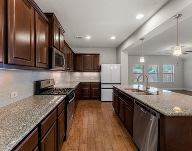 1104 Chad Dr - Photo Thumbnail 10