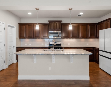 1104 Chad Dr - Photo Thumbnail 9