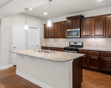 1104 Chad Dr - Photo Thumbnail 8