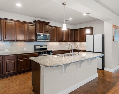 1104 Chad Dr - Photo Thumbnail 7