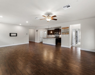 1104 Chad Dr - Photo Thumbnail 17