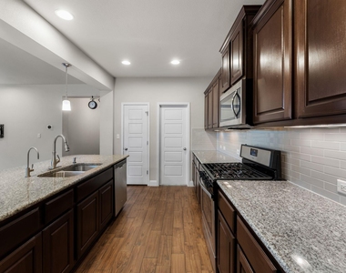 1104 Chad Dr - Photo Thumbnail 13