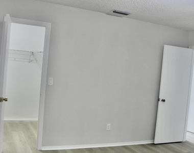 10178 Geni Hill Circle N - Photo Thumbnail 9