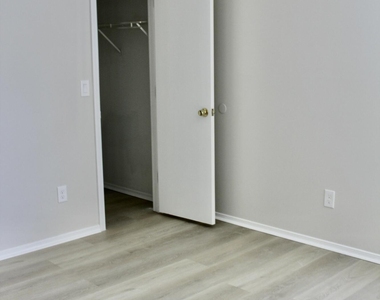 10178 Geni Hill Circle N - Photo Thumbnail 10