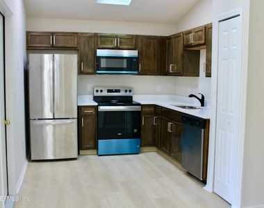 10178 Geni Hill Circle N - Photo Thumbnail 4
