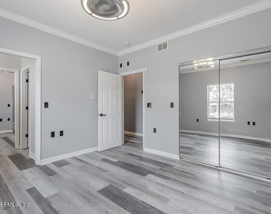1770 Victoria Chase Court - Photo Thumbnail 3