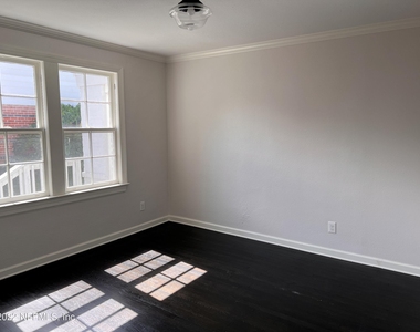 4743 Kerle Street - Photo Thumbnail 3