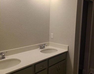 25 Roycroft Place - Photo Thumbnail 27