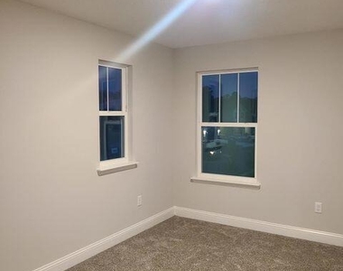 25 Roycroft Place - Photo Thumbnail 26