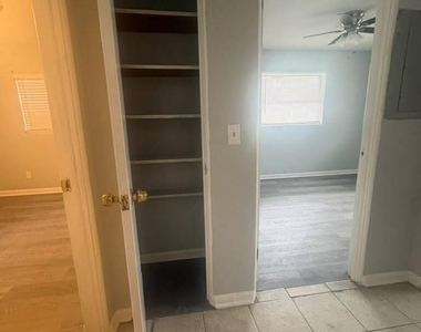429 W 18th Street - Photo Thumbnail 5