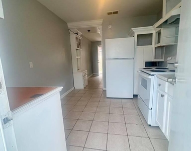 429 W 18th Street - Photo Thumbnail 3