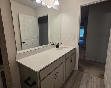 4537 Pine Ridge Parkway - Photo Thumbnail 18