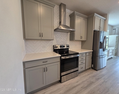 4537 Pine Ridge Parkway - Photo Thumbnail 4