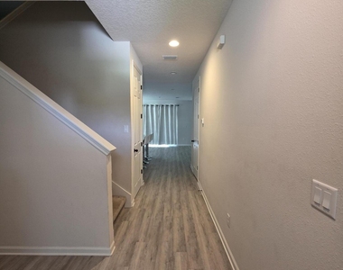 4537 Pine Ridge Parkway - Photo Thumbnail 2
