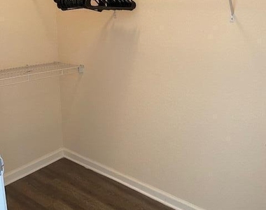 8290 Gate Parkway - Photo Thumbnail 2