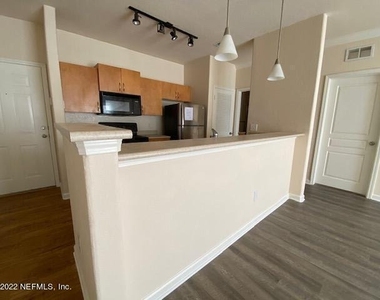 8290 Gate Parkway - Photo Thumbnail 3