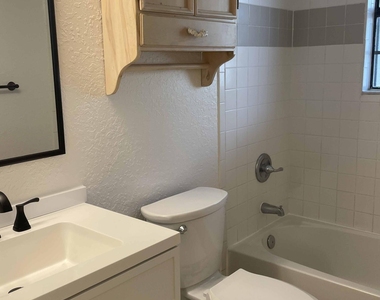 805 Boardwalk Drive - Photo Thumbnail 8