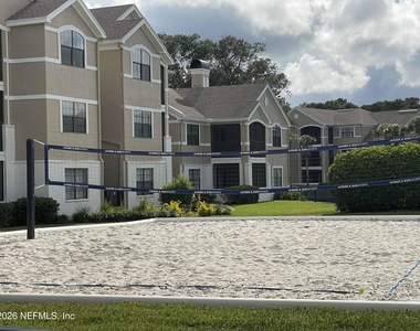 805 Boardwalk Drive - Photo Thumbnail 16