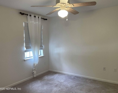 805 Boardwalk Drive - Photo Thumbnail 6
