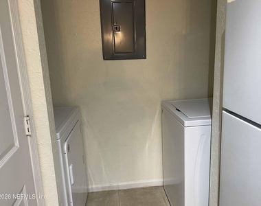 805 Boardwalk Drive - Photo Thumbnail 9