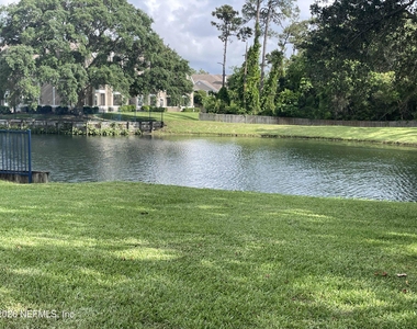 805 Boardwalk Drive - Photo Thumbnail 11