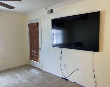 805 Boardwalk Drive - Photo Thumbnail 3