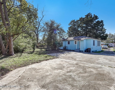 1901 Pullman Court - Photo Thumbnail 23