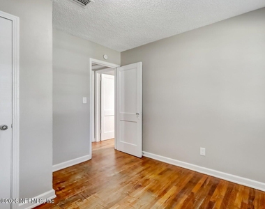 1901 Pullman Court - Photo Thumbnail 14