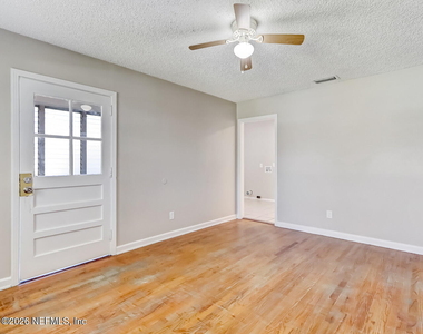 1901 Pullman Court - Photo Thumbnail 4