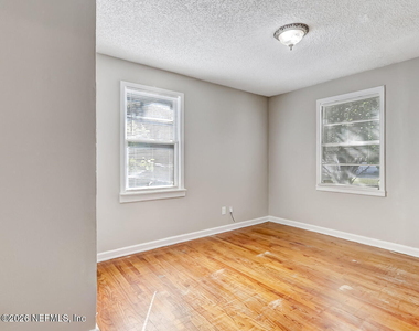 1901 Pullman Court - Photo Thumbnail 18