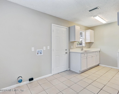 1901 Pullman Court - Photo Thumbnail 11